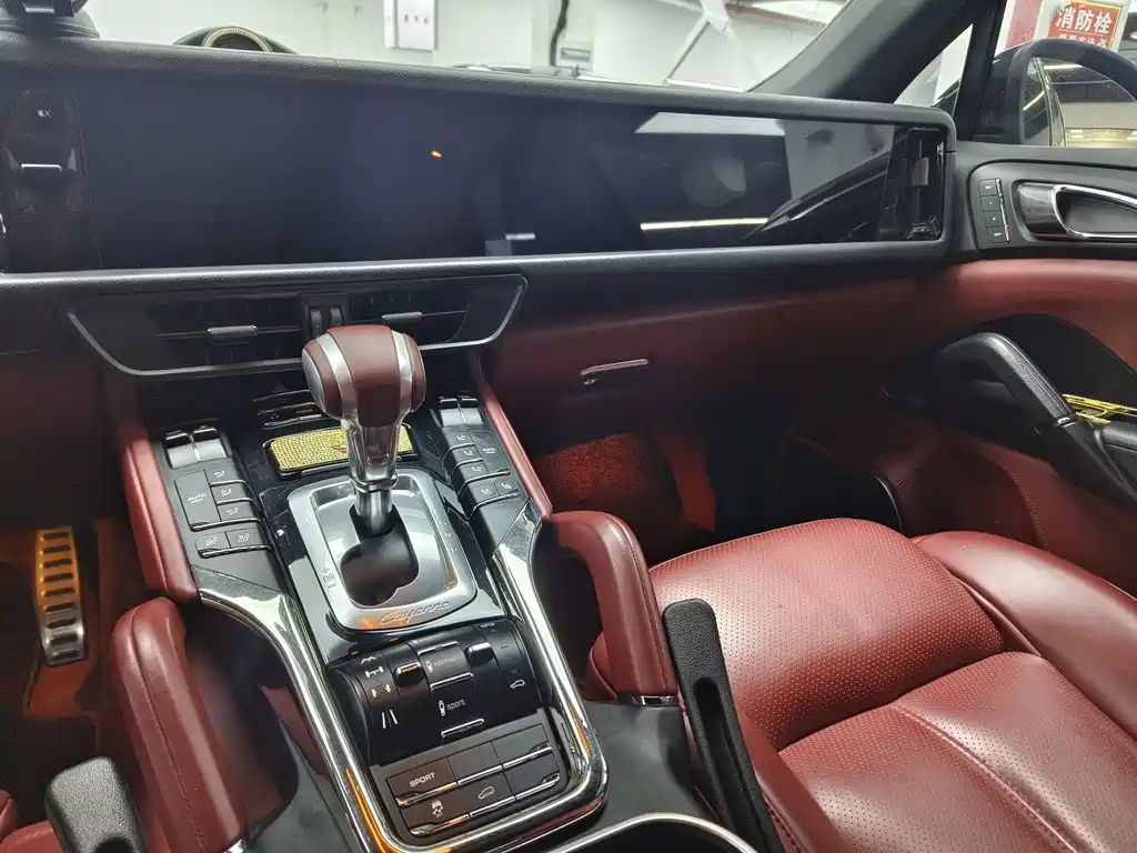 Porsche Cayenne — миниатюра 11
