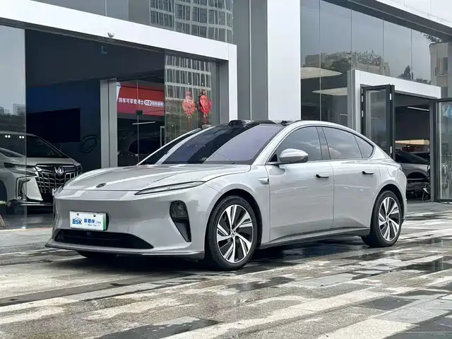 NIO ET5