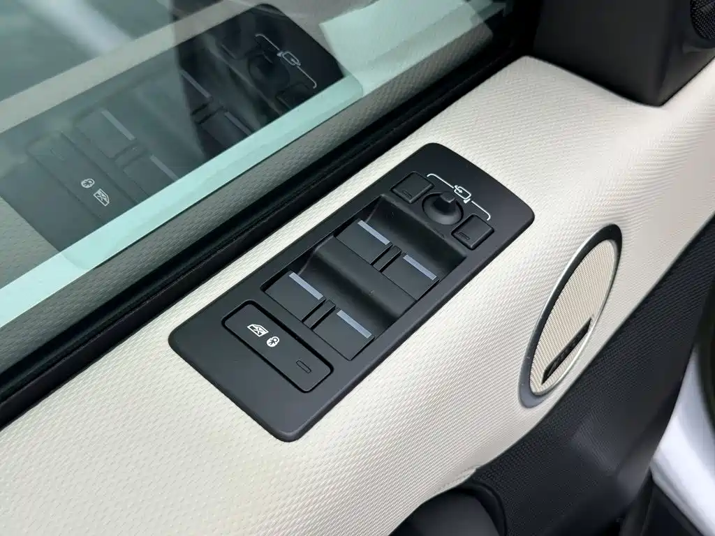 Land Rover Discovery — миниатюра 12