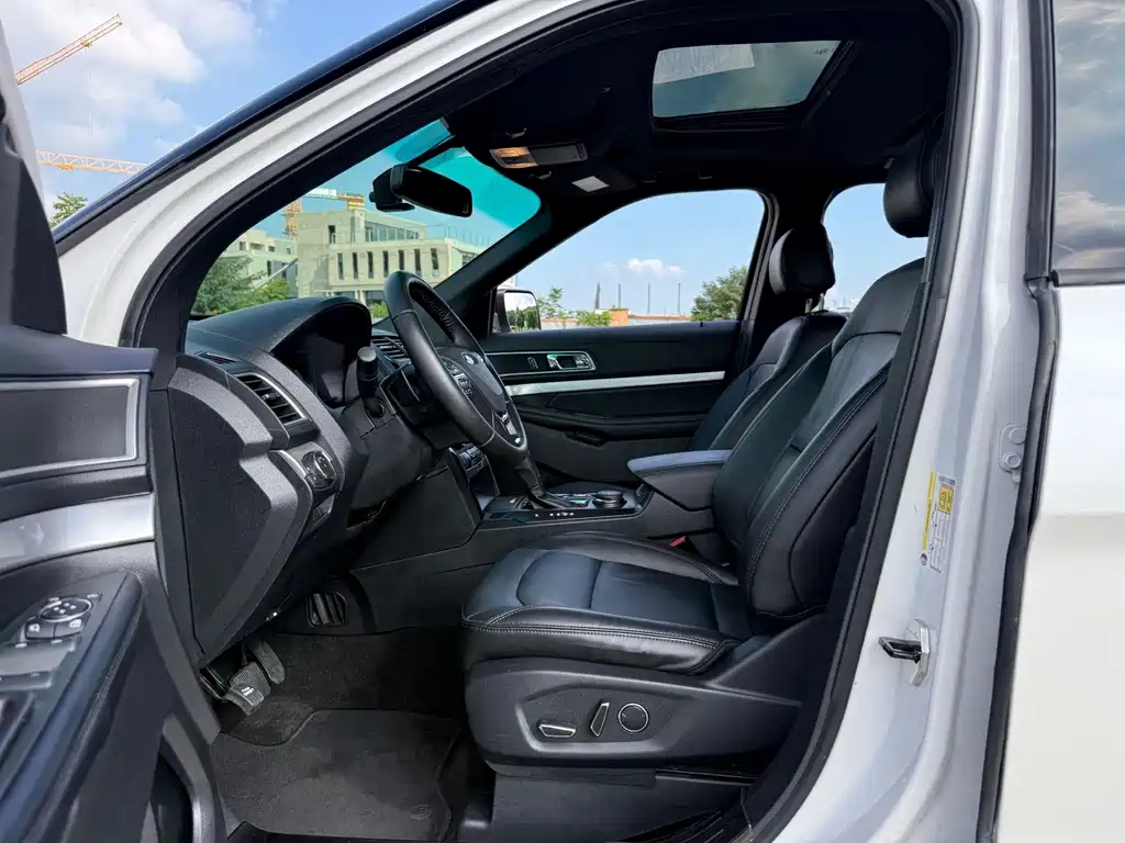 Ford Explorer (Import) — миниатюра 7