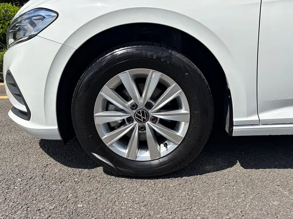 Volkswagen Lavida — миниатюра 4