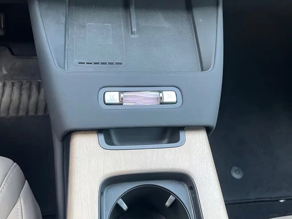 Volvo XC70 PHEV — миниатюра 14