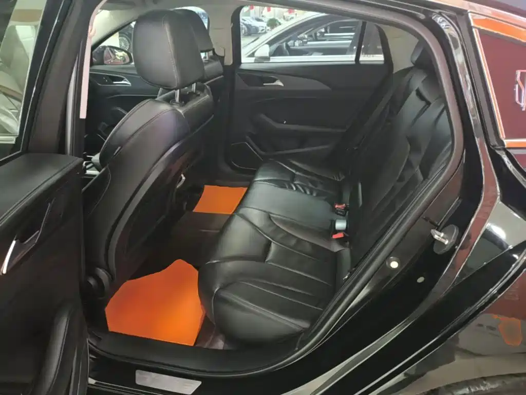 Hongqi Hongqi H5 — миниатюра 17