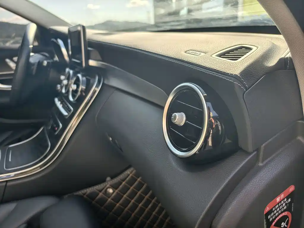 Mercedes-Benz C-Class — миниатюра 12
