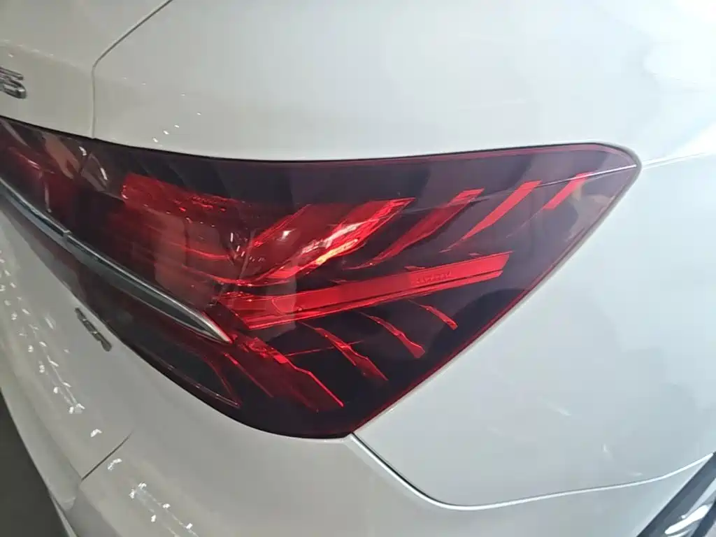 Roewe RX5 — миниатюра 8