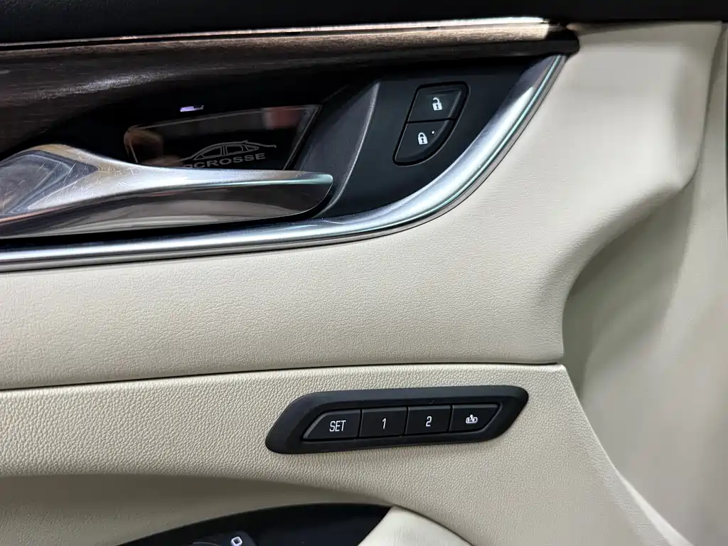 Buick LaCrosse — миниатюра 31