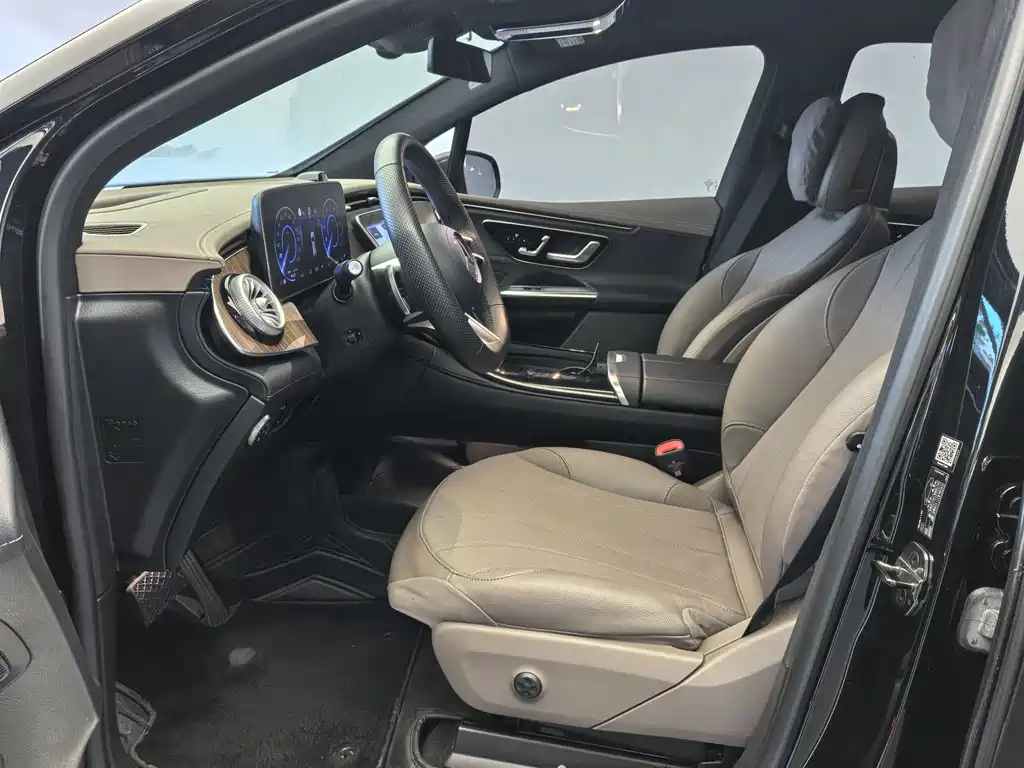 Mercedes-Benz EQE SUV — миниатюра 13