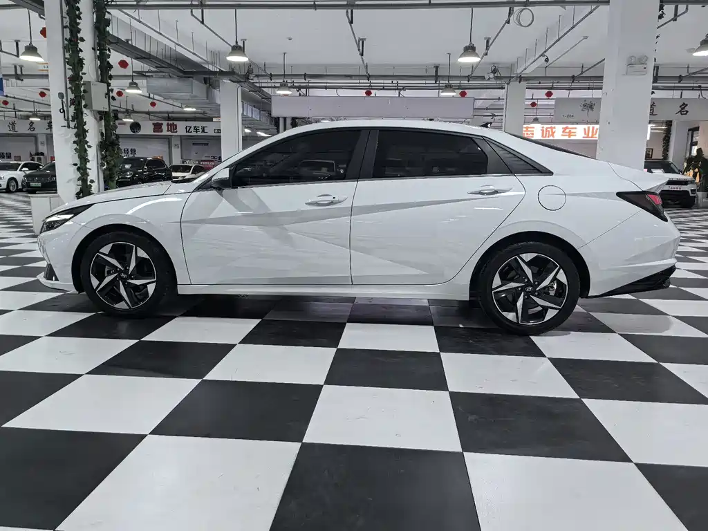 Hyundai Elantra — миниатюра 7