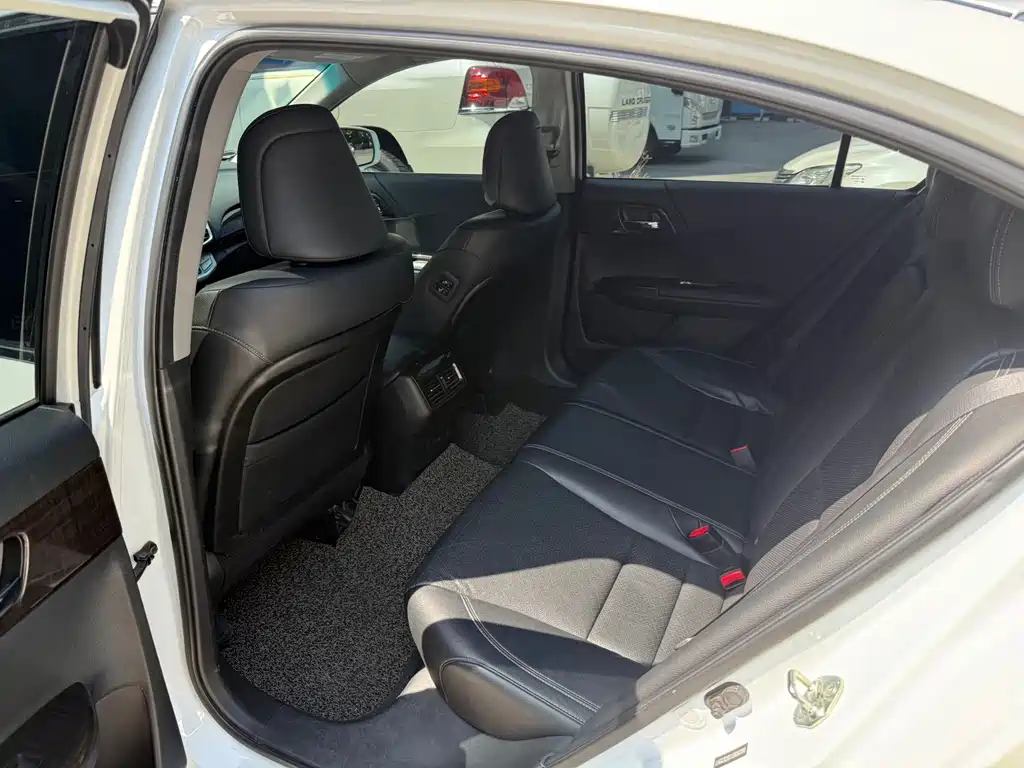 Honda Accord — миниатюра 8