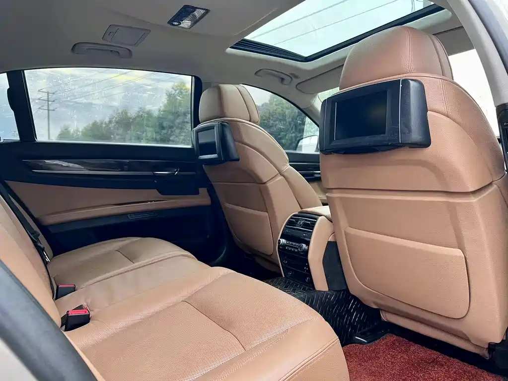BMW 7 Series — миниатюра 15