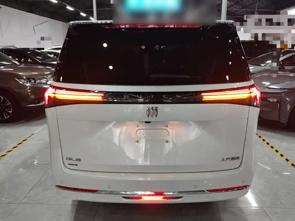 Buick GL8 Hybrid — миниатюра 6