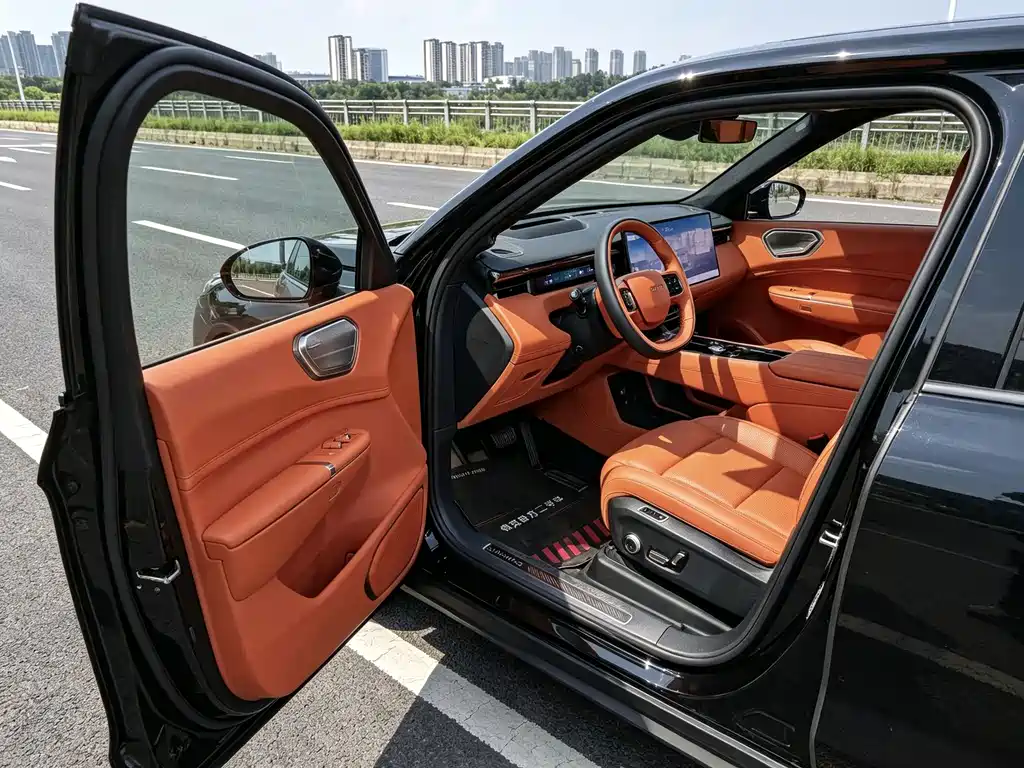 Lynk & Co 900 — миниатюра 4