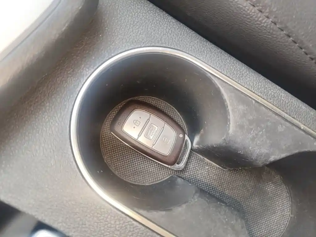 Hyundai Elantra — миниатюра 9