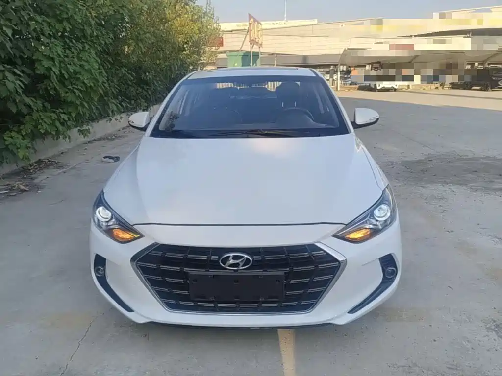 Hyundai Elantra — миниатюра 3