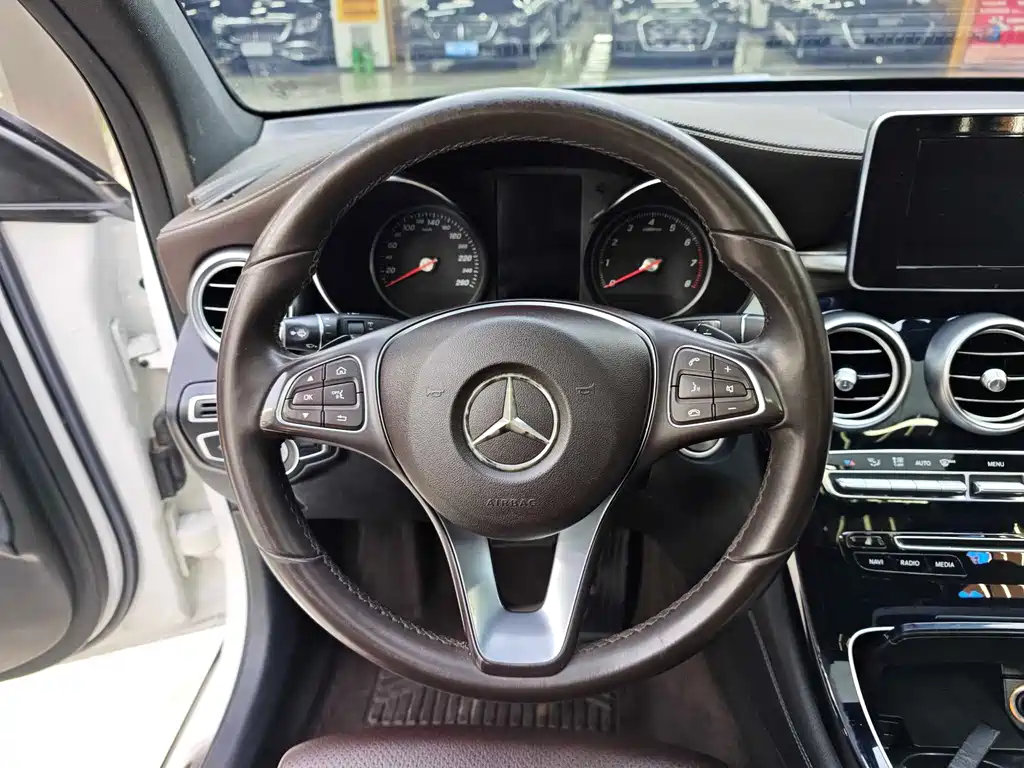 Mercedes-Benz GLC — миниатюра 10