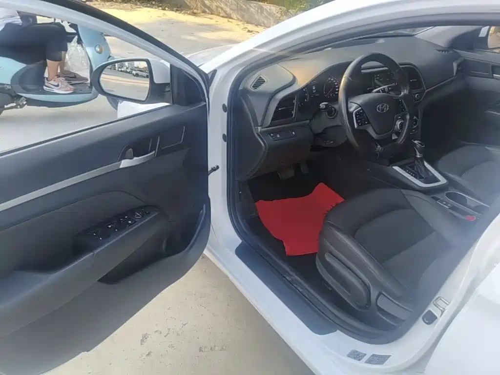 Hyundai Elantra — миниатюра 16