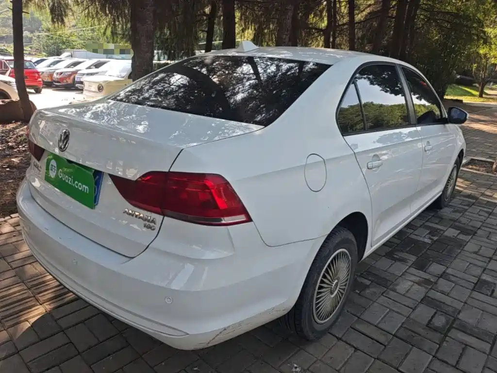 Volkswagen Santana — миниатюра 7