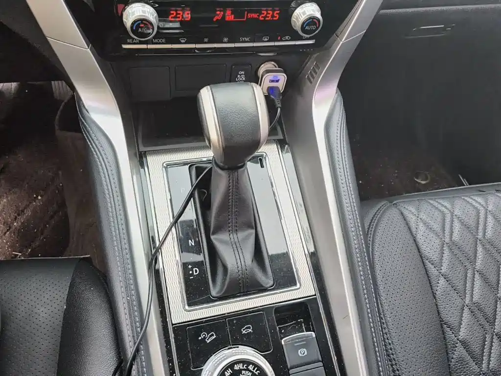 Mitsubishi Pajero Sport (Import) — миниатюра 15
