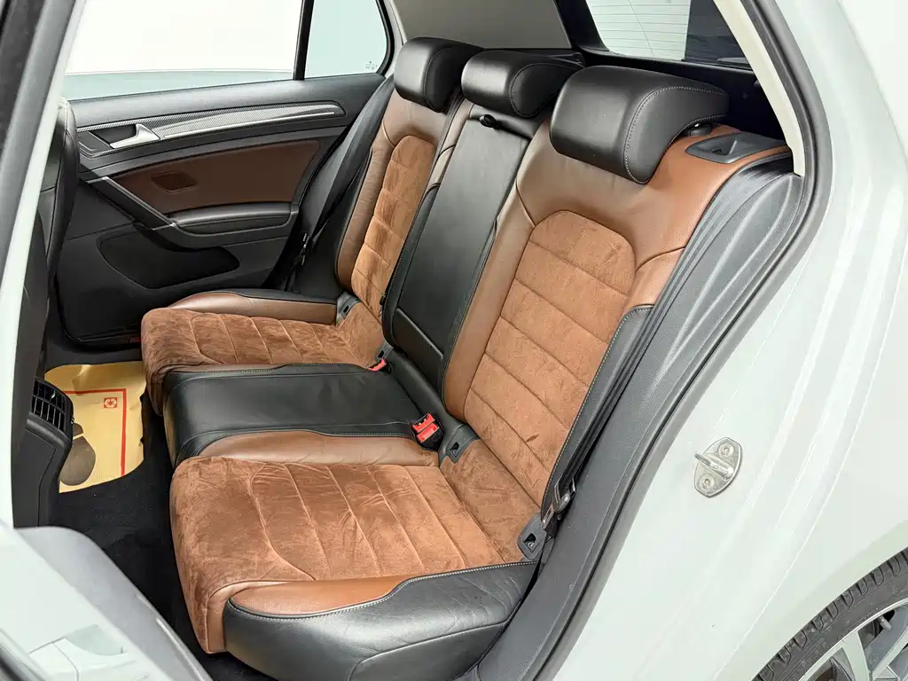 Volkswagen Golf — миниатюра 18