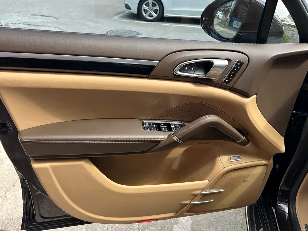 Porsche Cayenne Hybrid — миниатюра 6