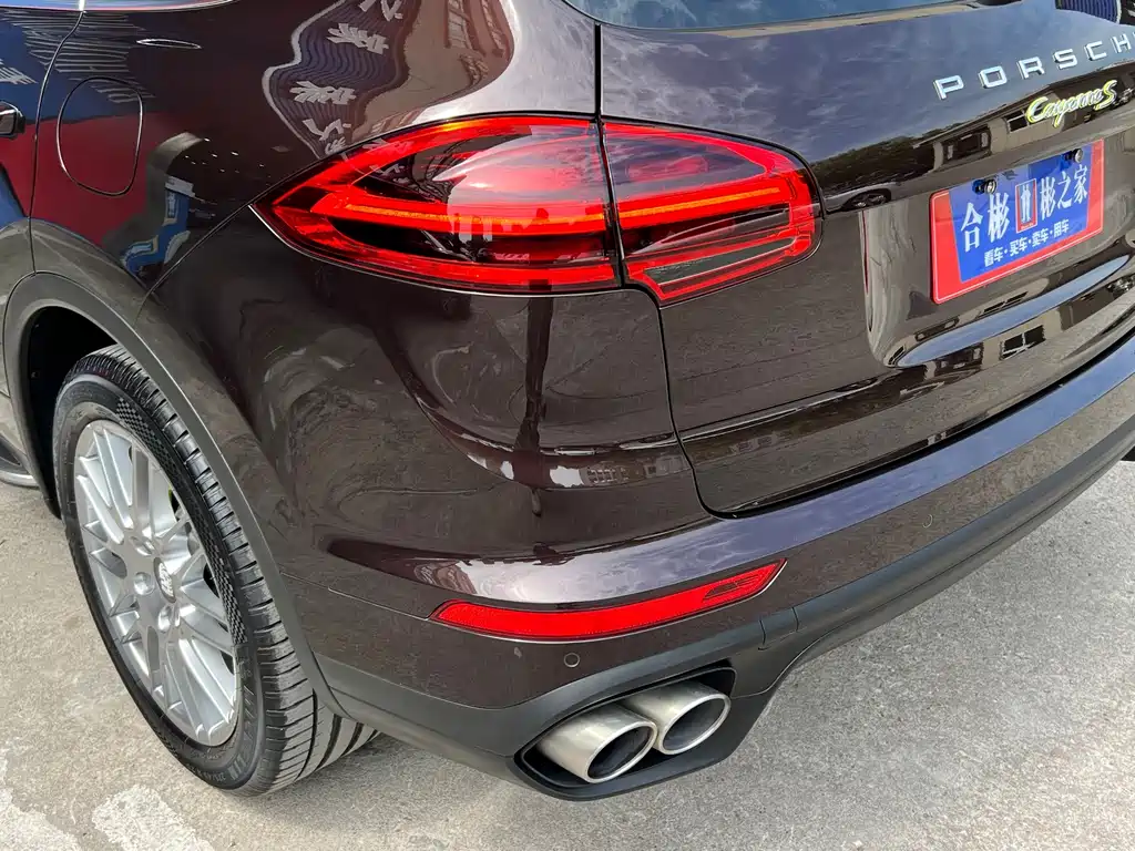 Porsche Cayenne Hybrid — миниатюра 12
