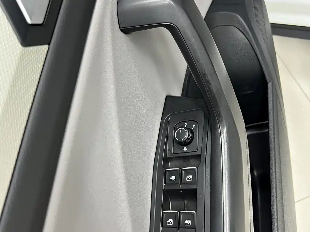 Volkswagen T-Roc — миниатюра 6