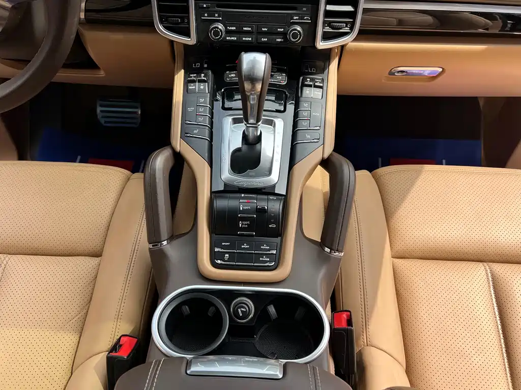 Porsche Cayenne Hybrid — миниатюра 5