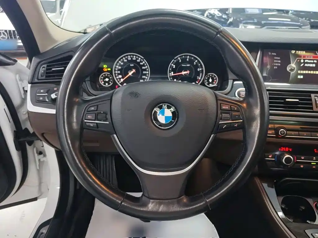 BMW 5 Series — миниатюра 11