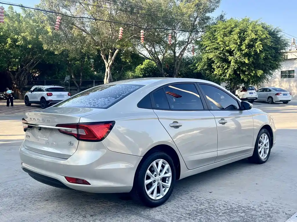 Roewe i5 — миниатюра 7