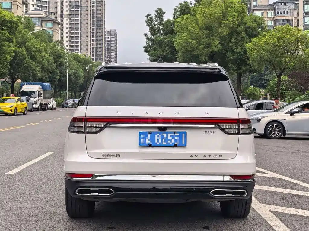 Lincoln Aviator — миниатюра 5