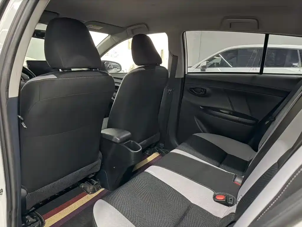 Toyota Yaris L — миниатюра 6