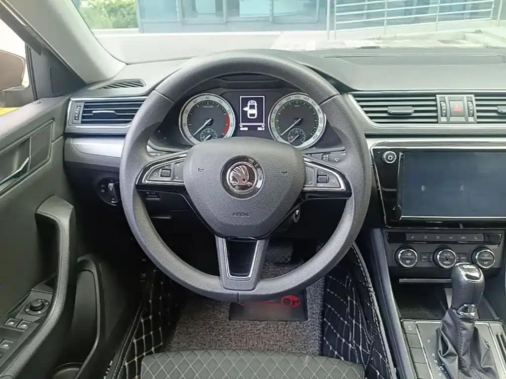 Skoda Superb — миниатюра 11