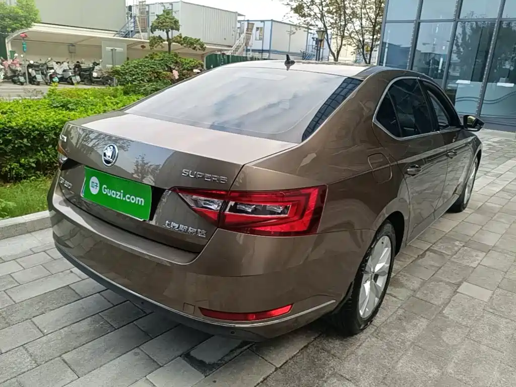 Skoda Superb — миниатюра 7
