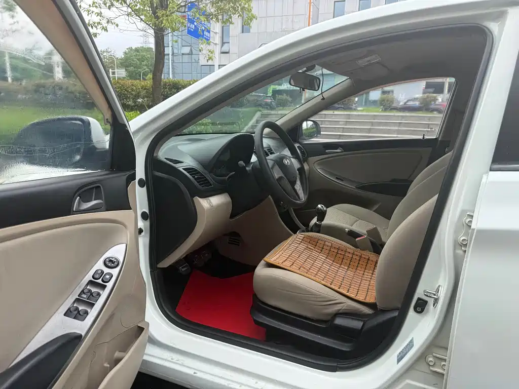 Hyundai Verna 1.4L Manual Smart Type GLS, фото 7