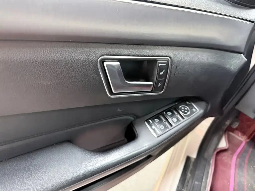Mercedes-Benz E-Class — миниатюра 9