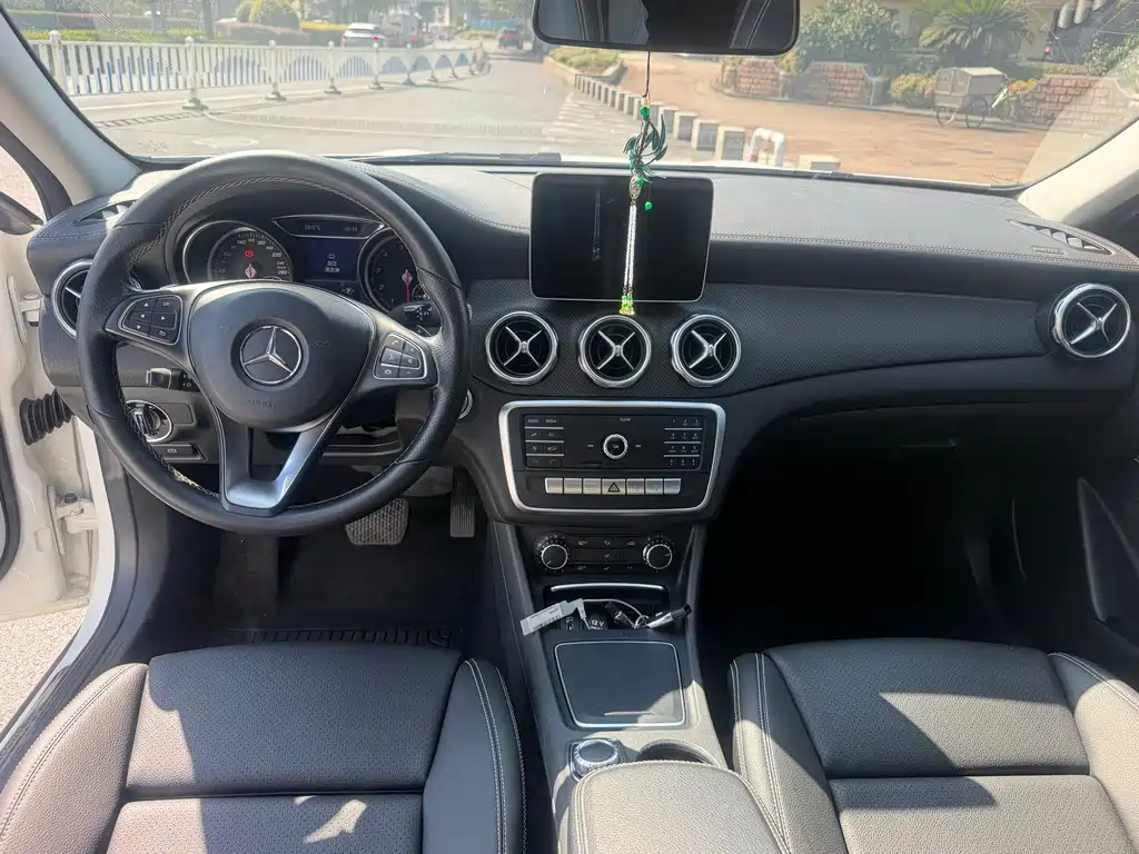 Mercedes-Benz GLA — миниатюра 9