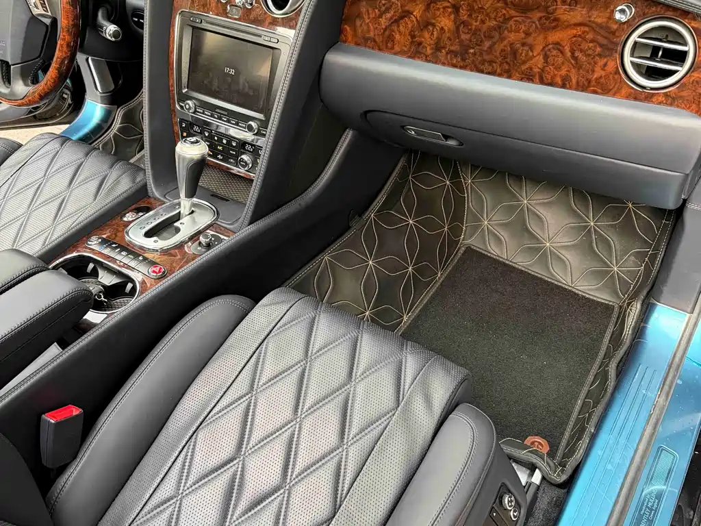 Bentley Flying Spur — миниатюра 7