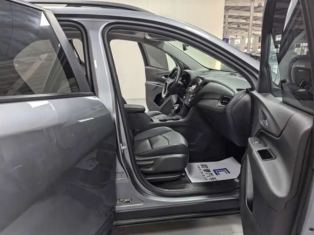 Chevrolet Equinox — миниатюра 13