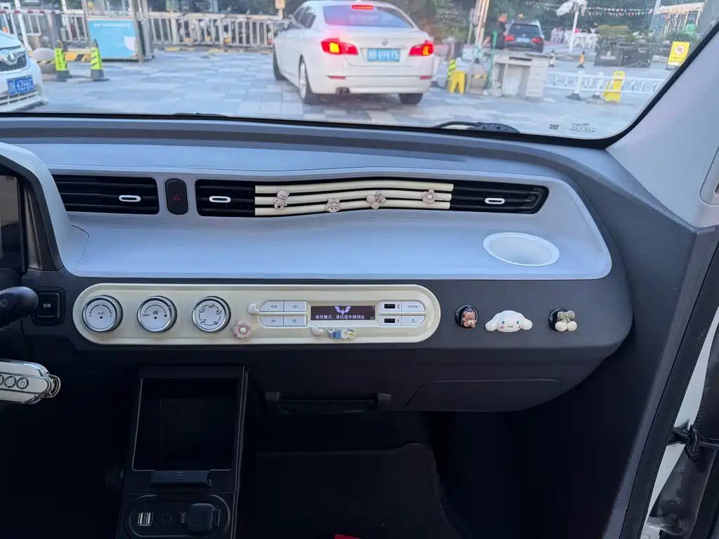 Wuling MINIEV — миниатюра 13