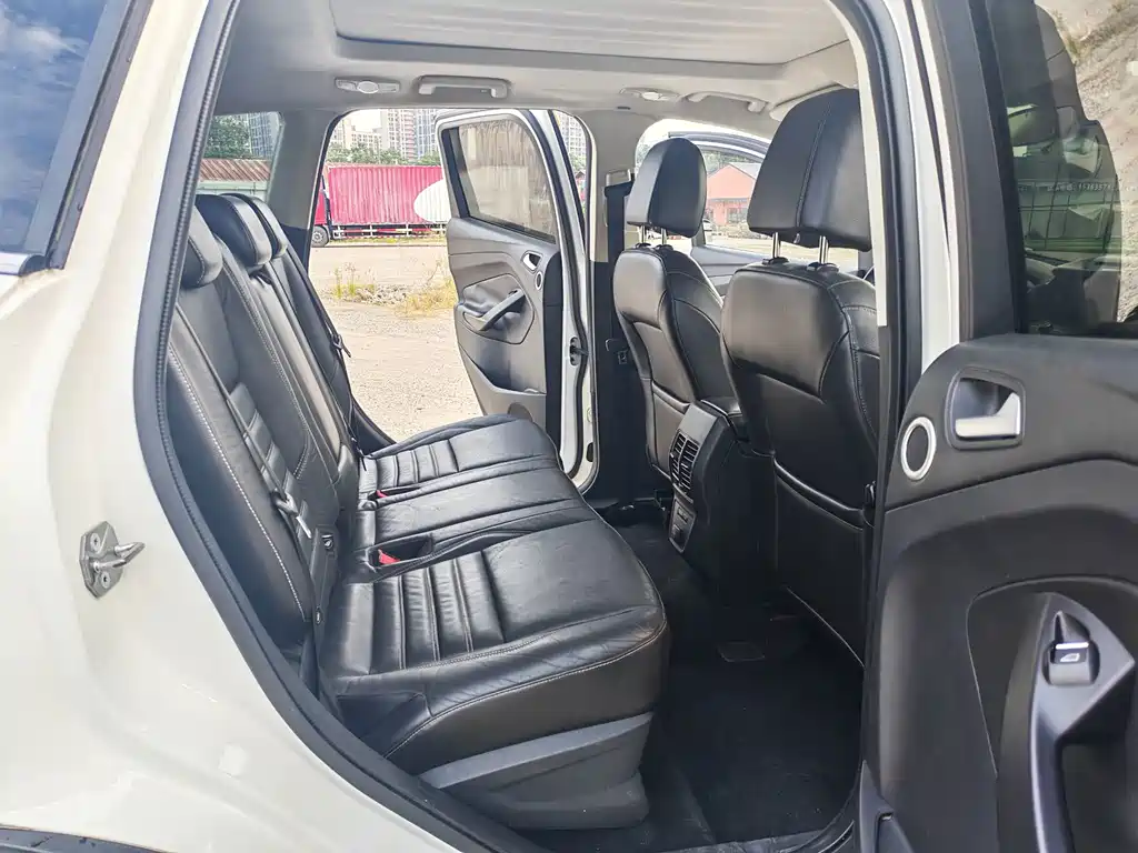 Ford Kuga — миниатюра 9