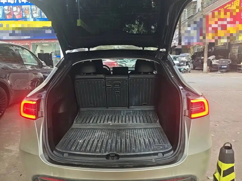 Tesla Model Y — миниатюра 19