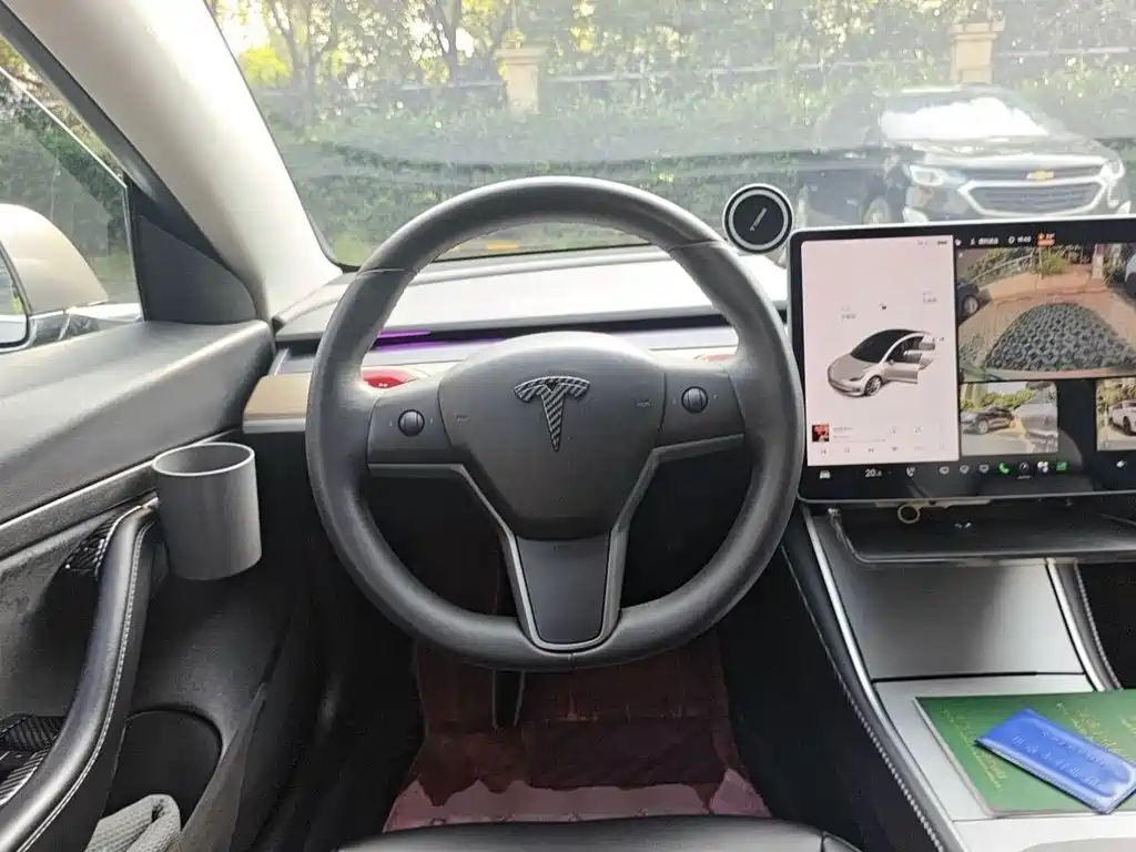 Tesla Model 3 — миниатюра 10