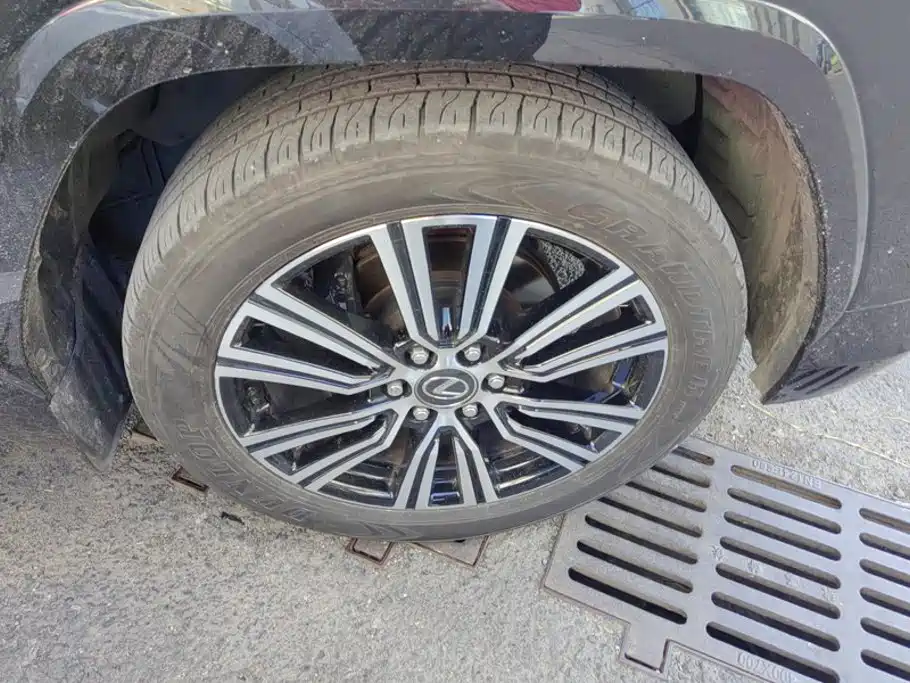 Lexus LX — миниатюра 6