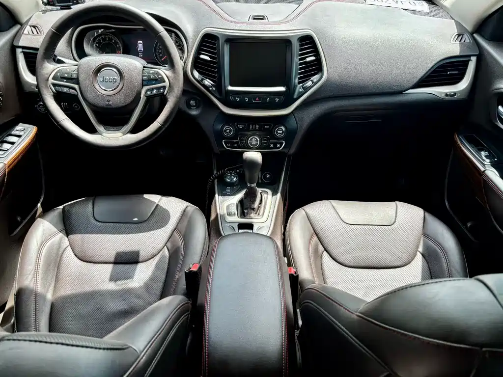 Jeep Cherokee (Import) — миниатюра 6