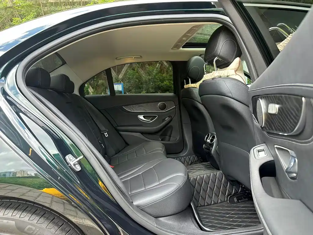 Mercedes-Benz C-Class — миниатюра 12