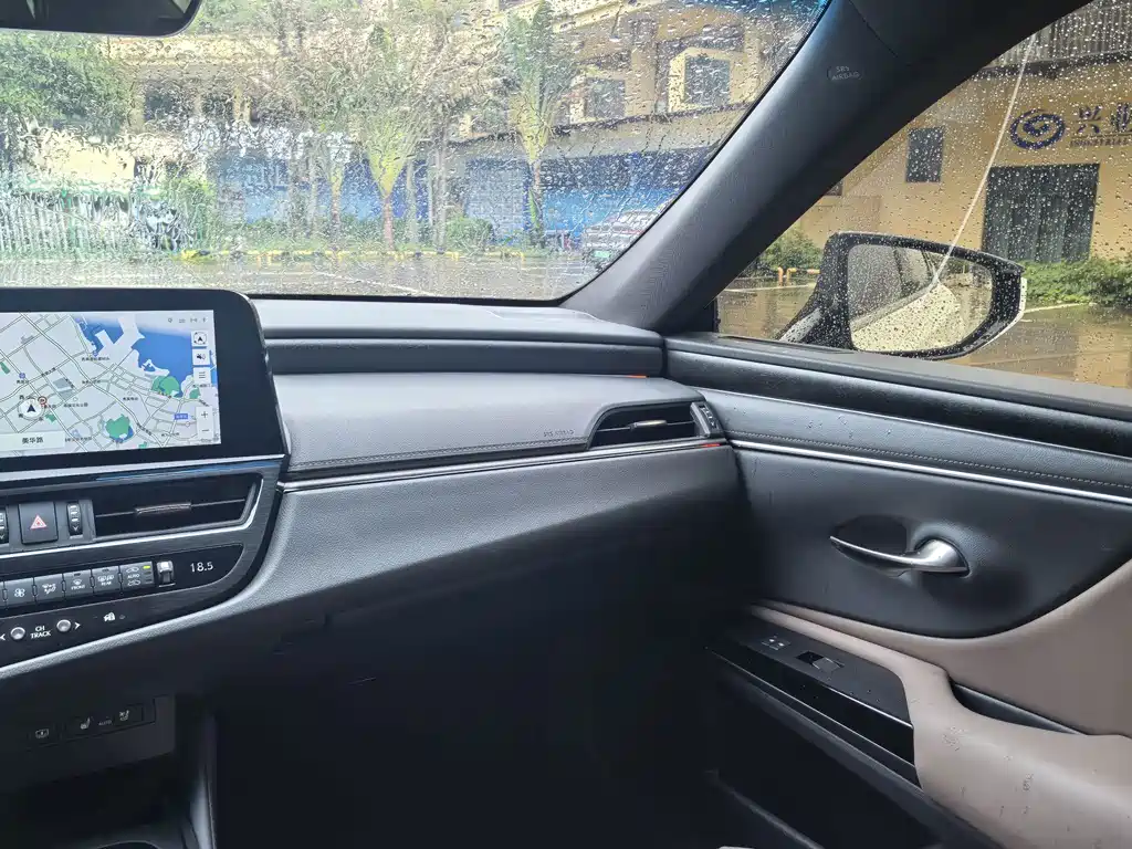 Lexus ES — миниатюра 16