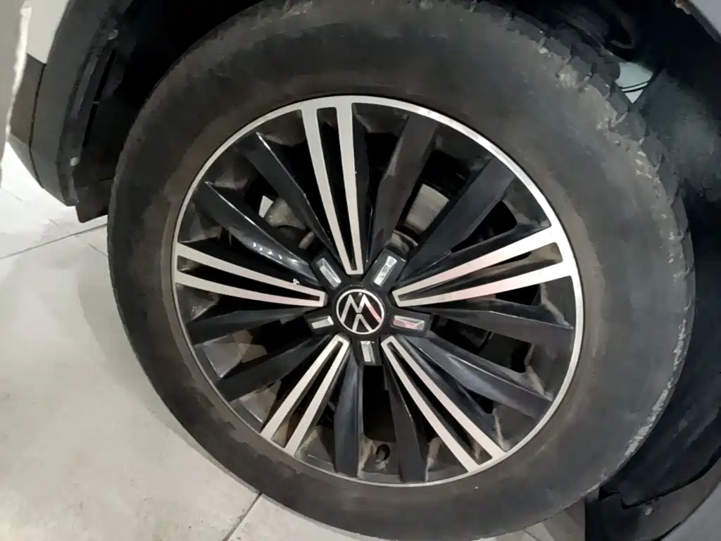 Volkswagen Tiguan L — миниатюра 23