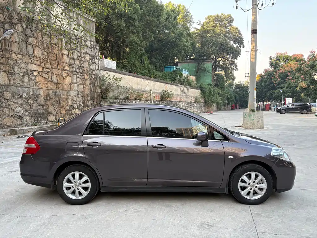 Nissan Tiida — миниатюра 6