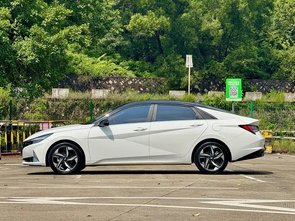 Hyundai Elantra — миниатюра 4
