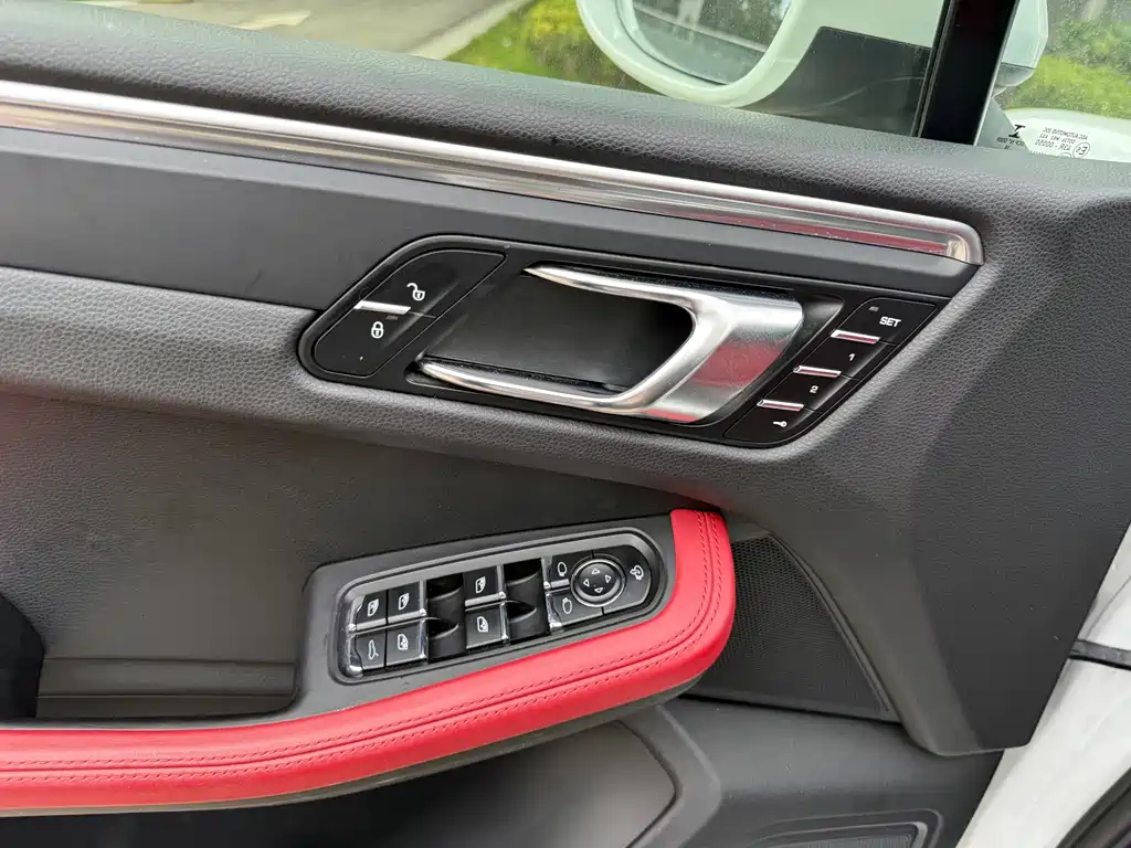 Porsche Macan — миниатюра 19